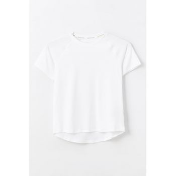 Tricou cu decolteu la baza gatului