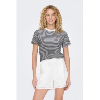Tricou cu imprimeu in forma de inima