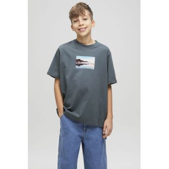 Tricou de bumbac cu model grafic