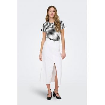 Tricou striat cu decolteu la baza gatului