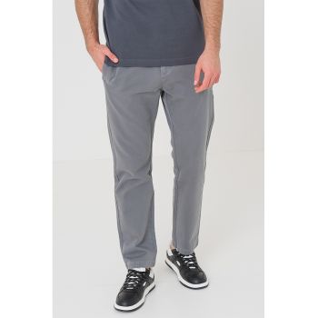Pantaloni chino cu croiala slim-fit David