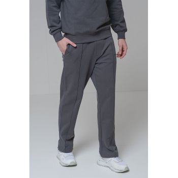Pantaloni cu croiala dreapta si buzunare