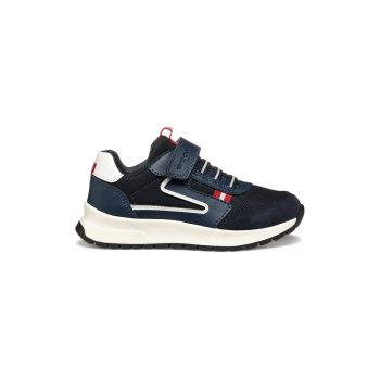 Pantofi sport cu detalii de piele intoarsa