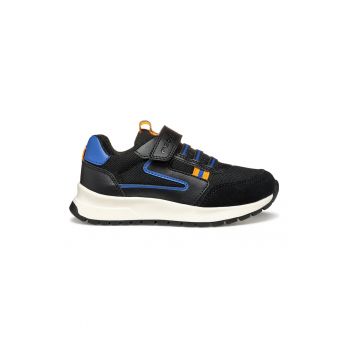 Pantofi sport cu detalii de piele intoarsa