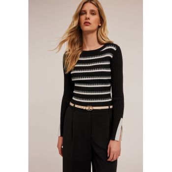 Pulover striat cu mansete cu slit