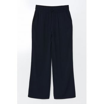 Pantaloni cu croiala ampla si talie ajustabila