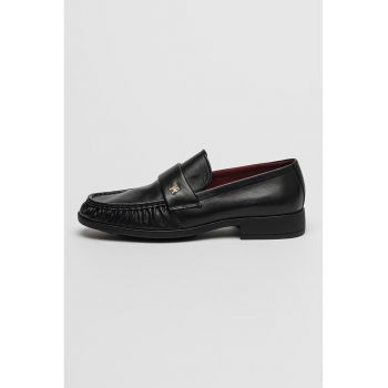 Pantofi loafer de piele cu monograma discreta