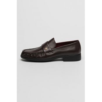 Pantofi loafer de piele cu monograma discreta