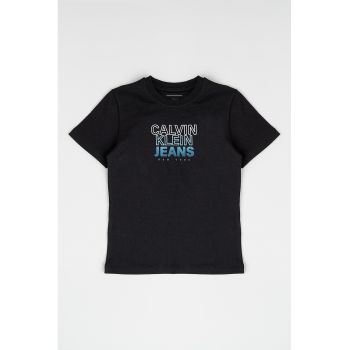 Tricou cu decolteu la baza gatului si logo