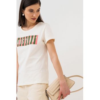 Tricou cu decolteu la baza gatului si logo