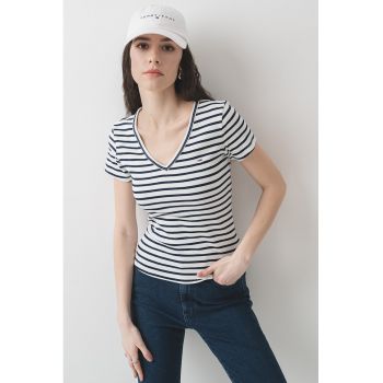Tricou slim fit cu decolteu in V
