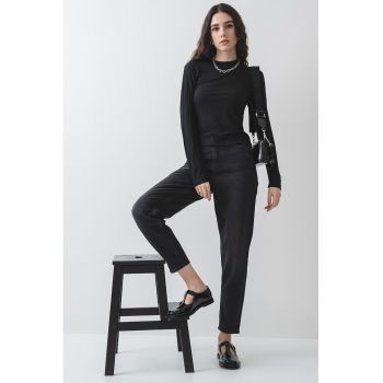 Bluza slim fit cu decolteu la baza gatului