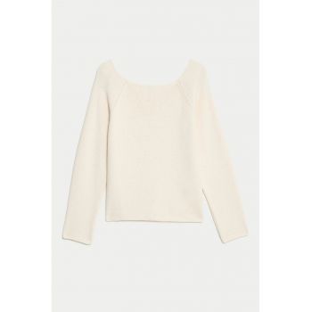 Pulover cu decolteu barcuta si maneci raglan