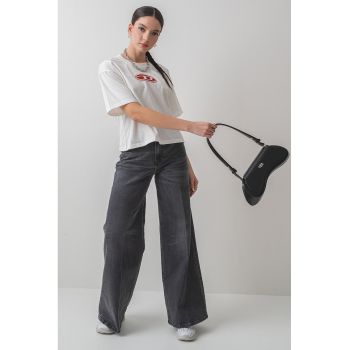 Tricou crop cu decupaj logo