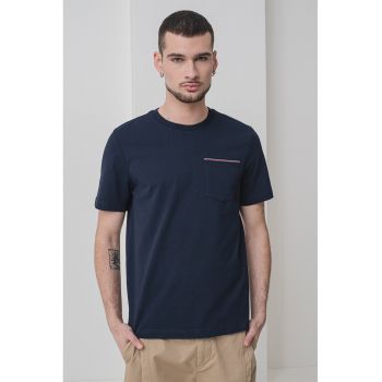 Tricou uni cu aplicatie pe piept