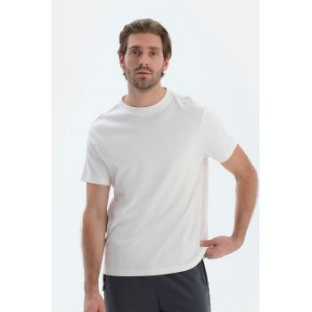 Tricou uni cu decolteu la baza gatului