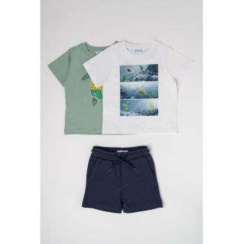 Set de tricou cu decolteu la baza gatului si pantaloni scurti - 3 piese