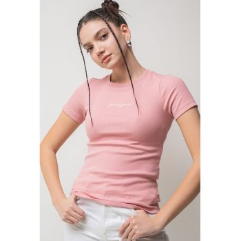 Tricou cu logo si decolteu la baza gatului