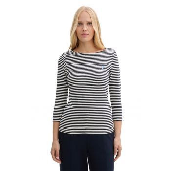 Bluza cu decolteu barcuta si model in dungi