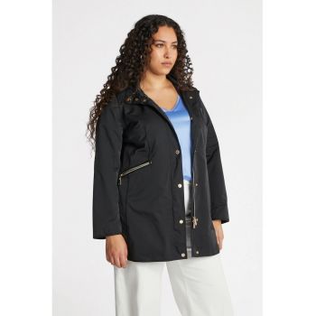 Geaca de nylon cu gluga