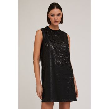 Rochie fara maneci cu model cu perforatii