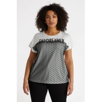 Tricou cu text si segment semitransparent