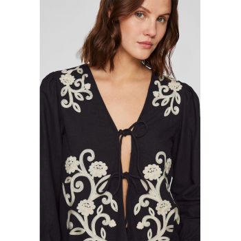 Bluza cu detalii brodate