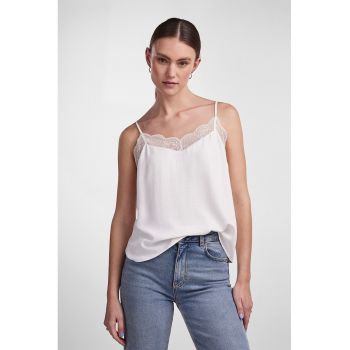 Top cu segmente de dantela