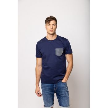 Tricou cu decolteu la baza gatului si buzunar aplicat pe piept Masso