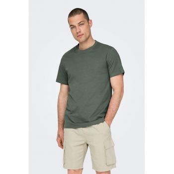 Tricou uni cu decolteu la baza gatului