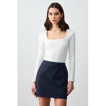 Fusta slim fit cu model in dungi