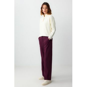 Pantaloni cu croiala ampla si buzunare oblice