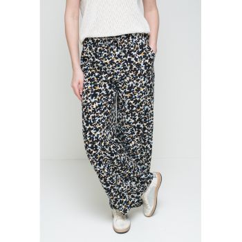 Pantaloni cu croiala ampla si snur