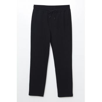 Pantaloni de trening cu snur si buzunare laterale