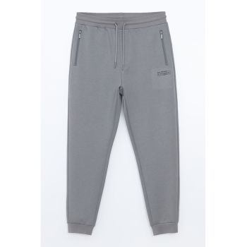 Pantaloni de trening cu snur si buzunare laterale