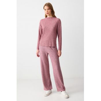 Pantaloni din tricot cu croiala ampla si model texturat