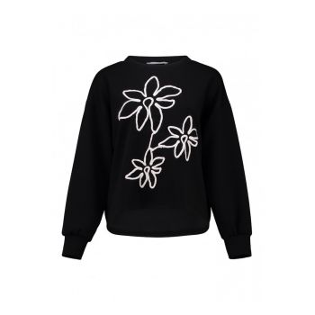 Pulover cu decolteu la baza gatului si imprimeu floral