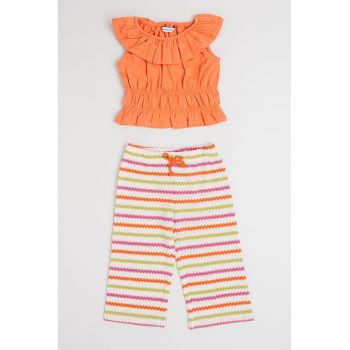 Set de top cu volane si pantaloni drepti cu model