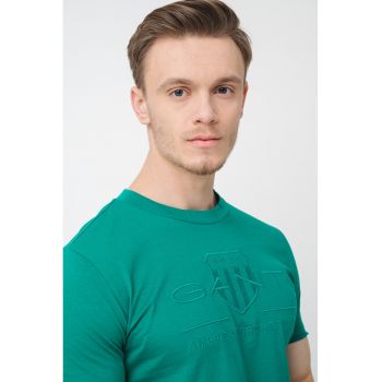 Tricou cu decolteu la baza gatului si logo