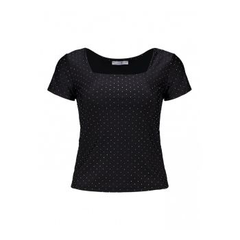 Tricou cu decolteu patrat si strasuri