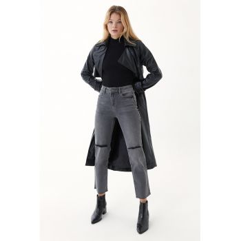 Blugi mom-fit cu talie inalta
