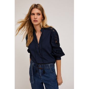 Bluza cu insertii din dantela