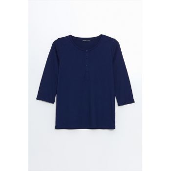 Bluza cu model uni si fenta cu nasturi