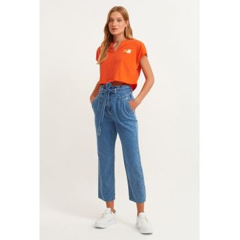 Pantaloni crop cu croiala dreapta