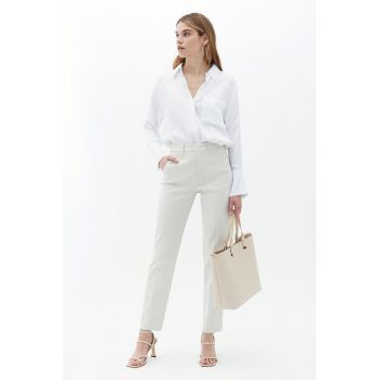 Pantaloni crop cu croiala dreapta