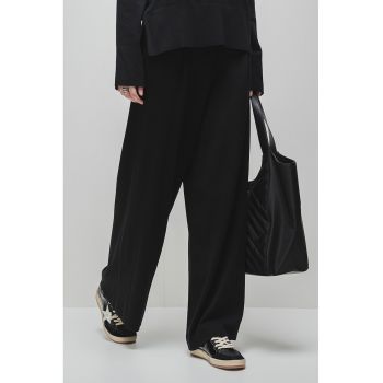 Pantaloni cu buzunare laterale si croiala ampla