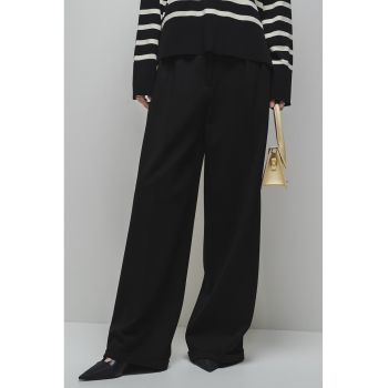 Pantaloni de trening cu croiala ampla