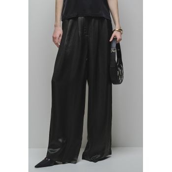 Pantaloni din satin cu croiala ampla