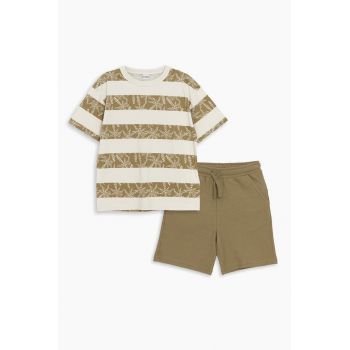 Set de tricou cu dungi si pantaloni scurti texturati - 2 piese