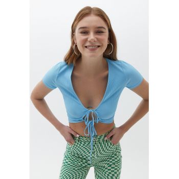 Top crop cambrat cu prinderi frontale